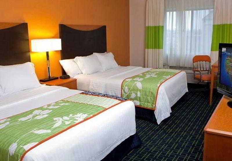 Fairfield Inn & Suites Youngstown Boardman Poland Стая снимка
